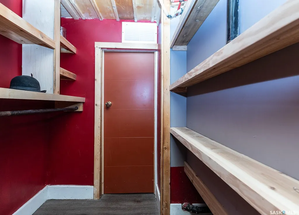406 J Avenue S Saskatoon SK S7M 2A6