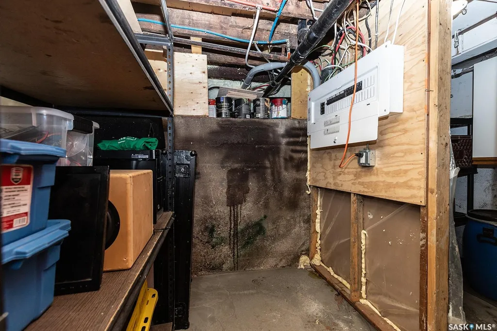406 J Avenue S Saskatoon SK S7M 2A6