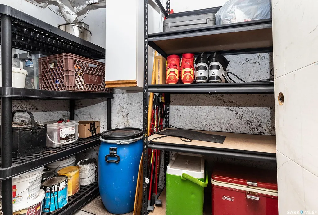 406 J Avenue S Saskatoon SK S7M 2A6