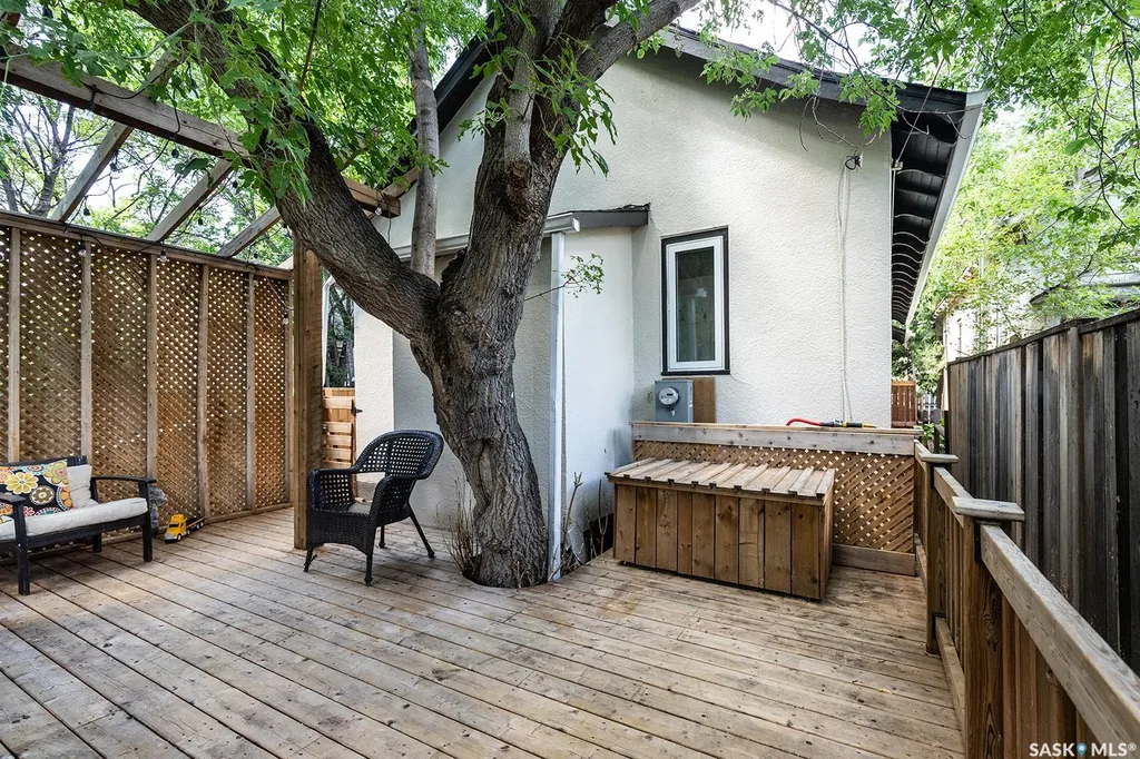 406 J Avenue S Saskatoon SK S7M 2A6