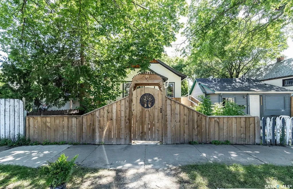 406 J Avenue S Saskatoon SK S7M 2A6