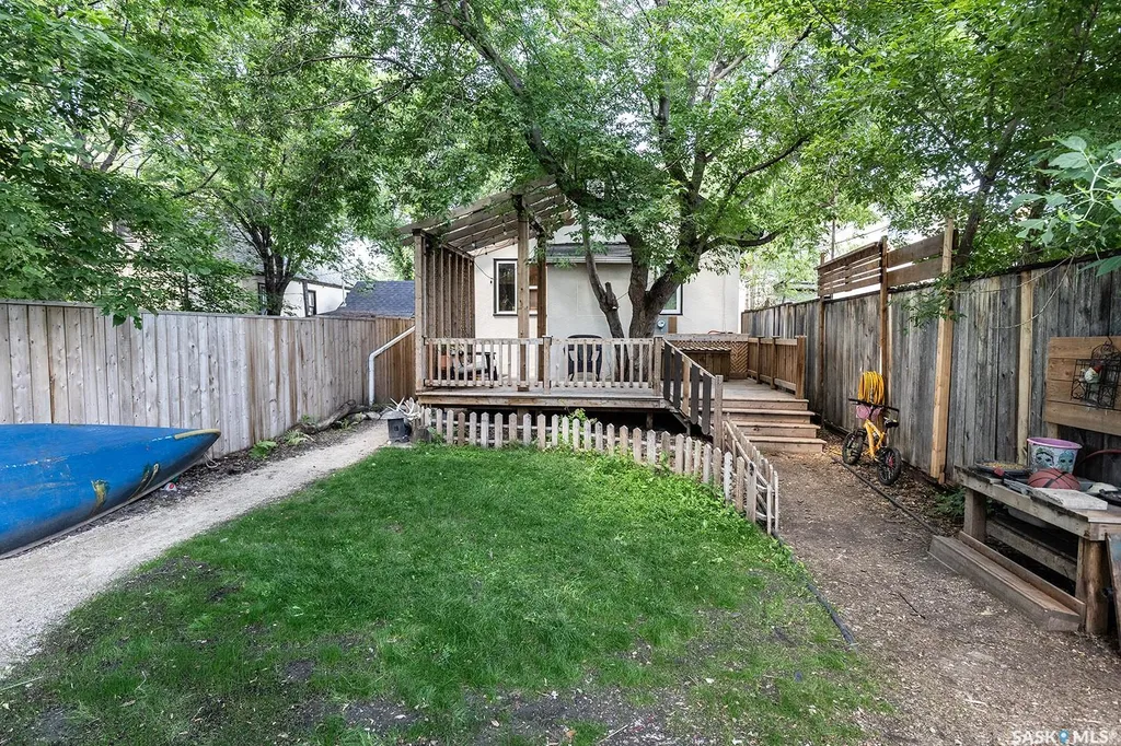 406 J Avenue S Saskatoon SK S7M 2A6