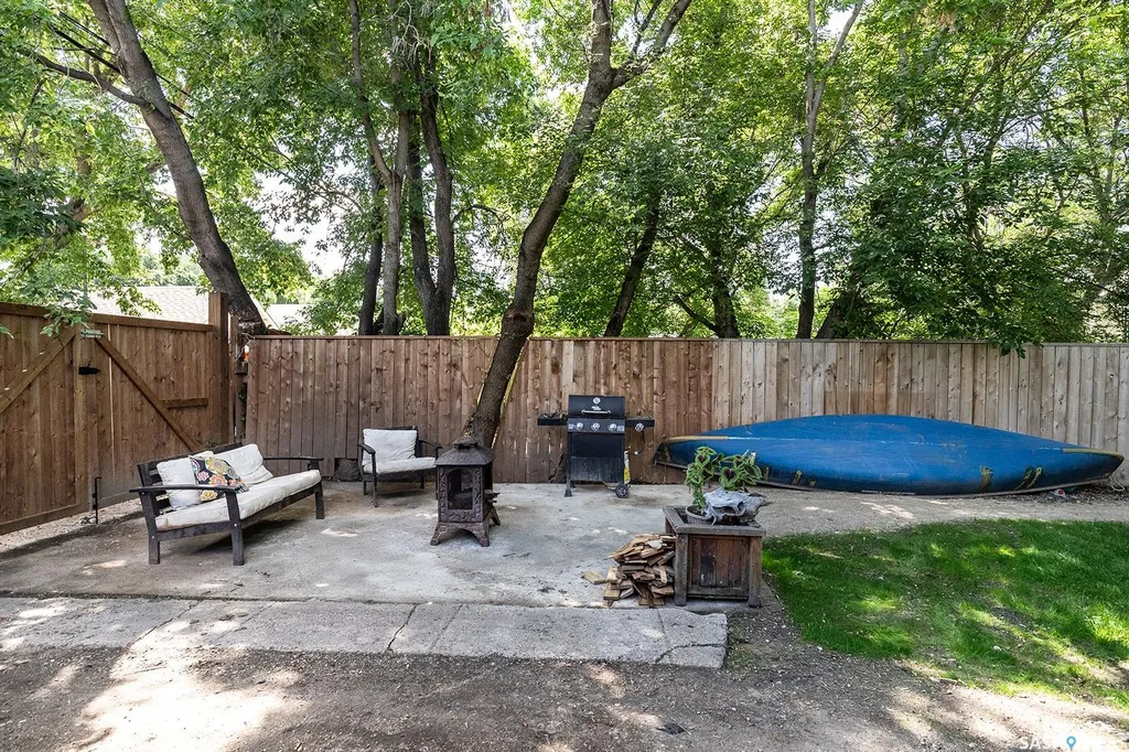 406 J Avenue S Saskatoon SK S7M 2A6