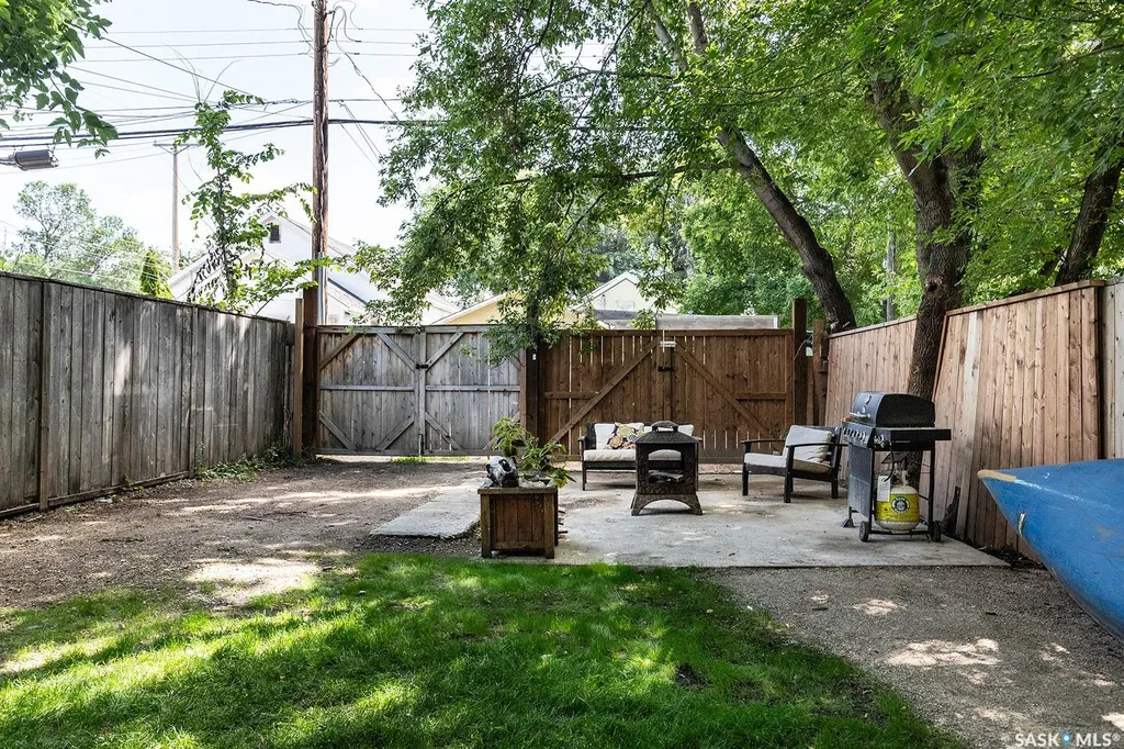 406 J Avenue S Saskatoon SK S7M 2A6