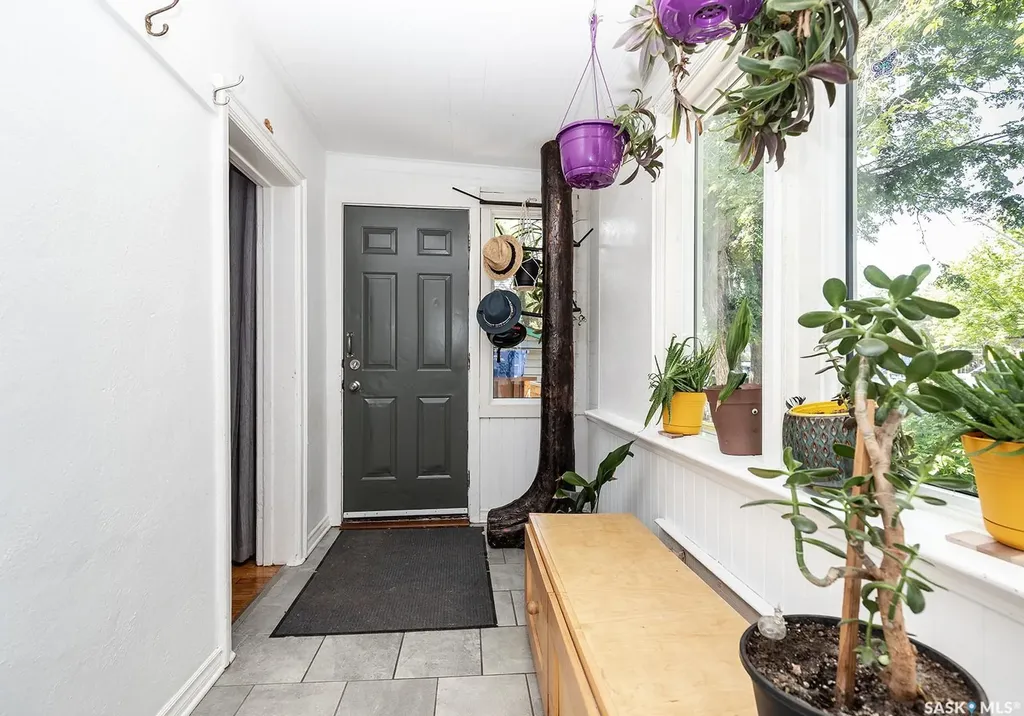 406 J Avenue S Saskatoon SK S7M 2A6