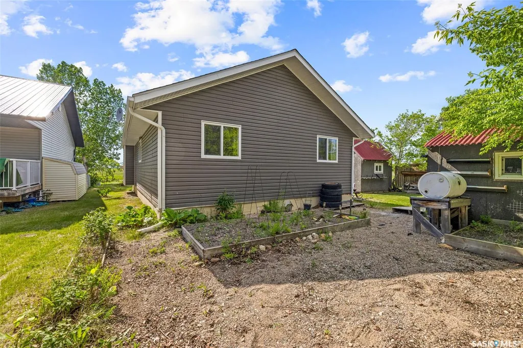3 Poplar Street Grandview Beach SK S0G 1C0