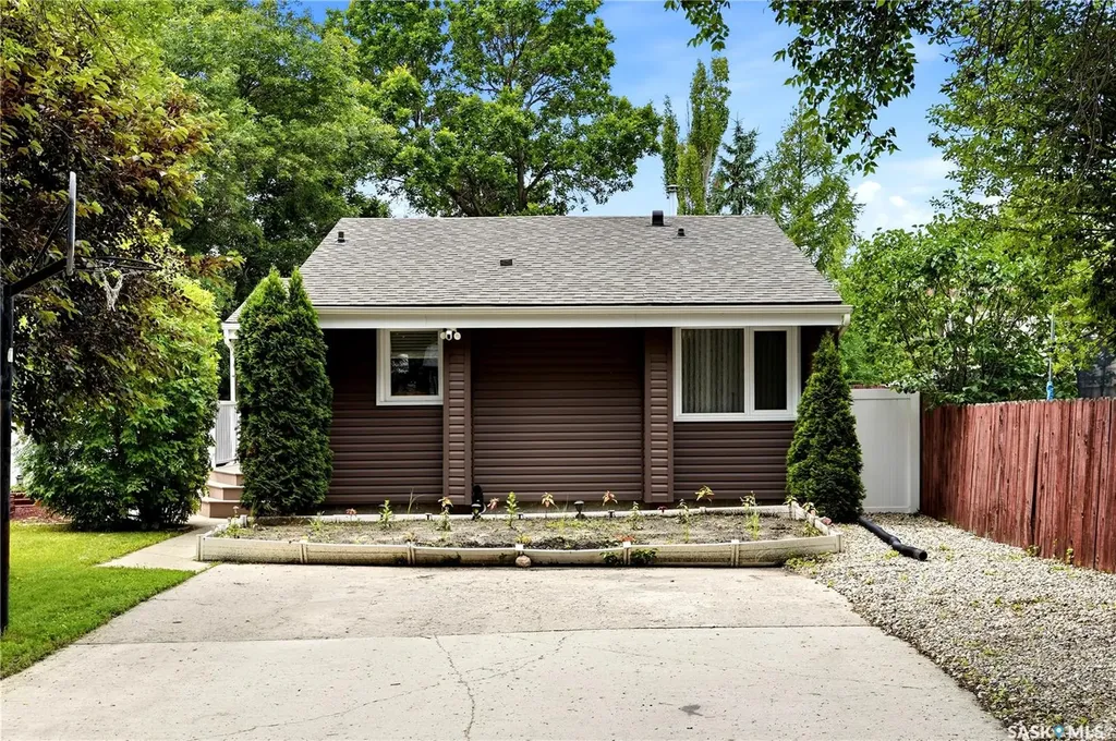 846 Gibson Street N Regina SK S4X 1S8
