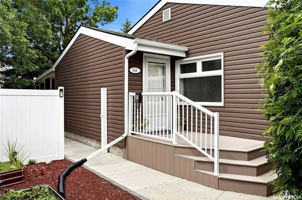 846 Gibson Street N Regina SK S4X 1S8