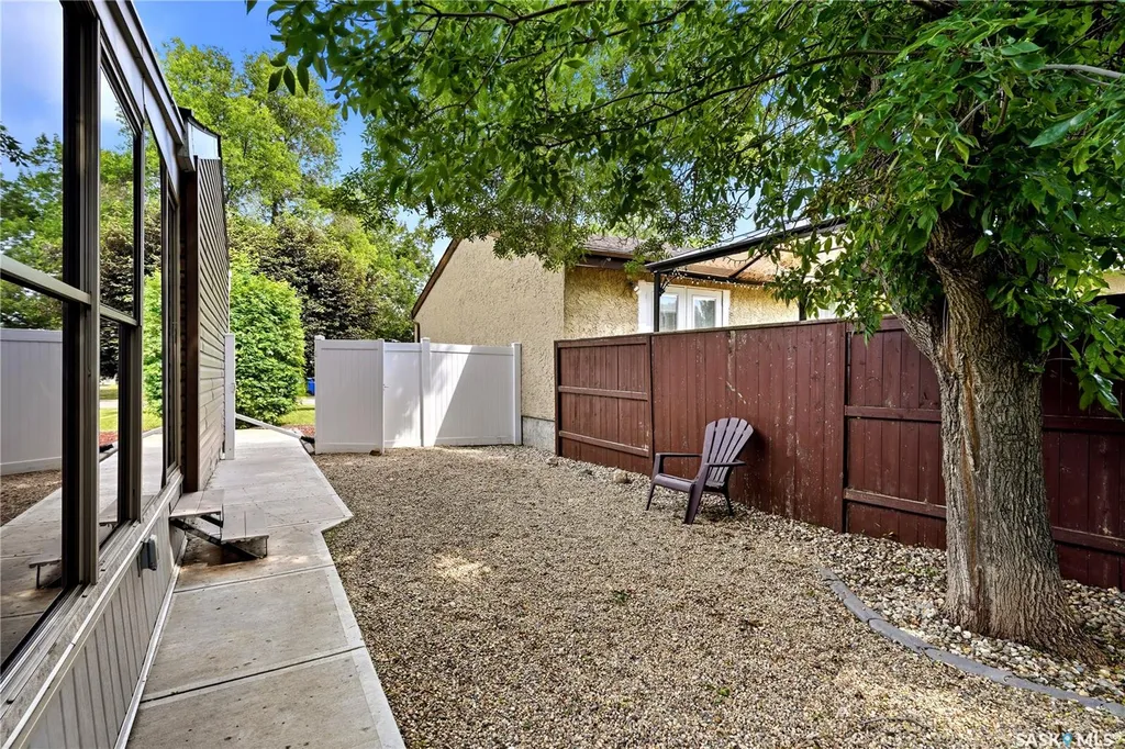 846 Gibson Street N Regina SK S4X 1S8