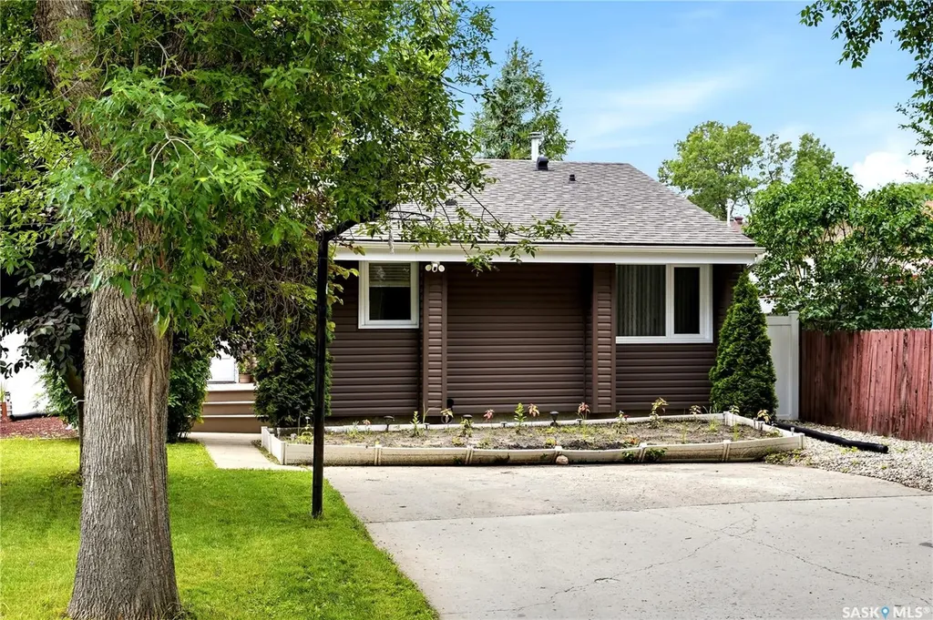 846 Gibson Street N Regina SK S4X 1S8