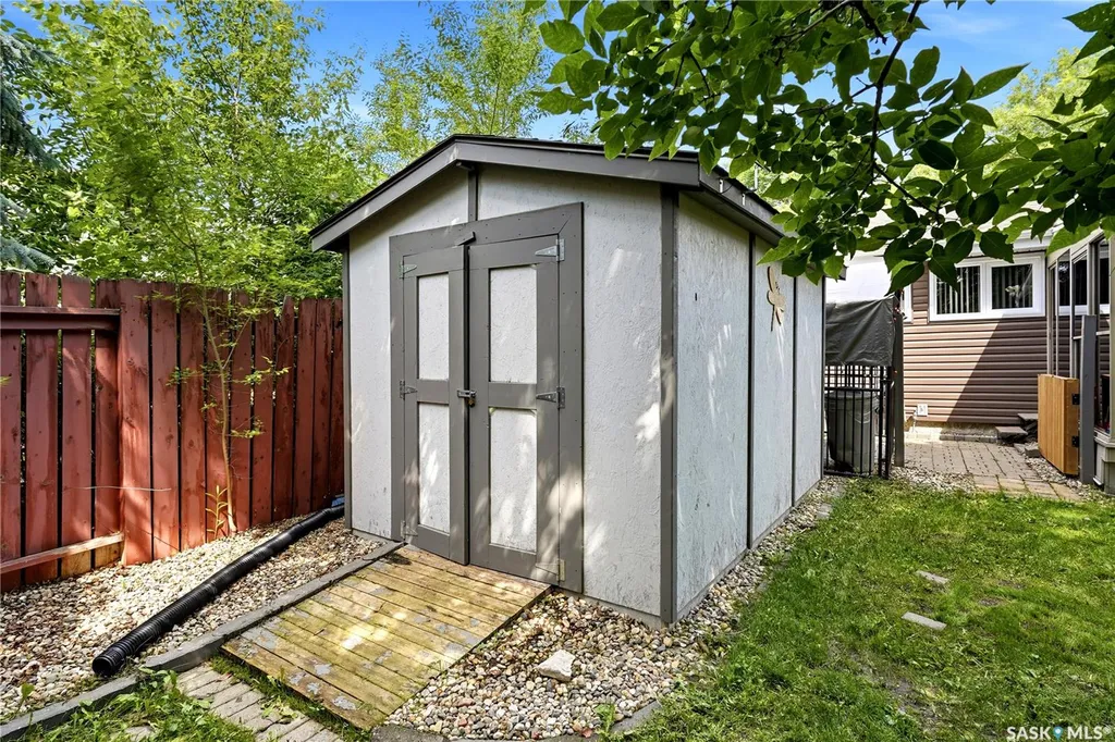 846 Gibson Street N Regina SK S4X 1S8