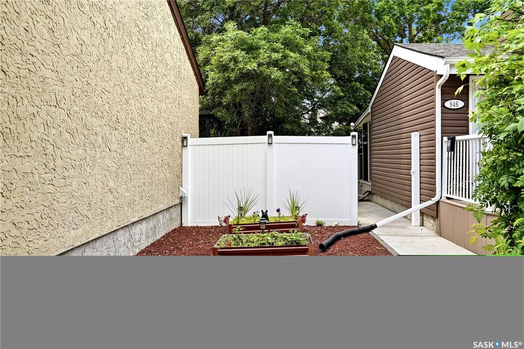 846 Gibson Street N Regina SK S4X 1S8