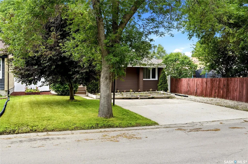 846 Gibson Street N Regina SK S4X 1S8