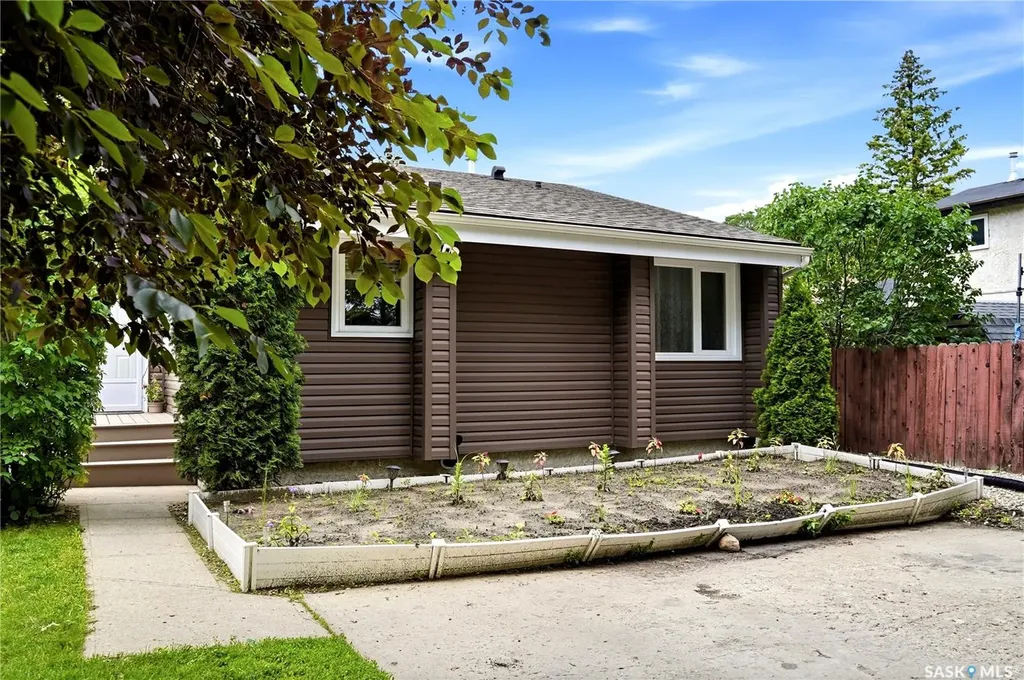 846 Gibson Street N Regina SK S4X 1S8
