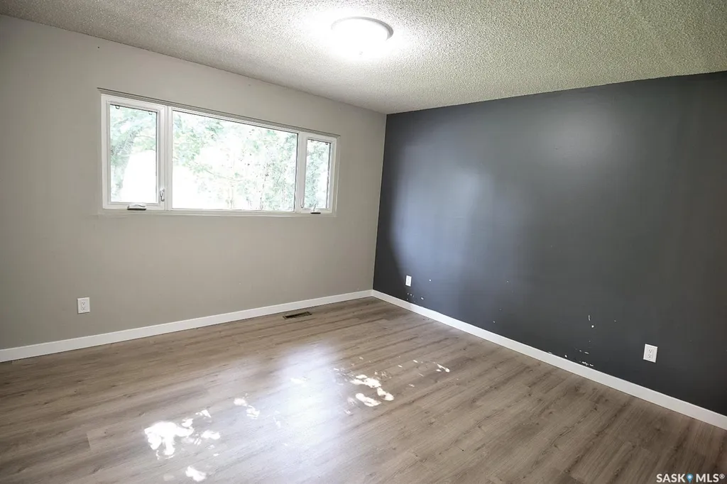 352 Carleton Drive Saskatoon SK S7H 4C1