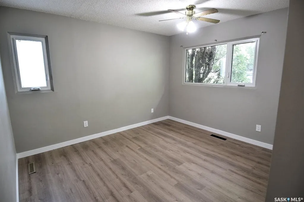 352 Carleton Drive Saskatoon SK S7H 4C1