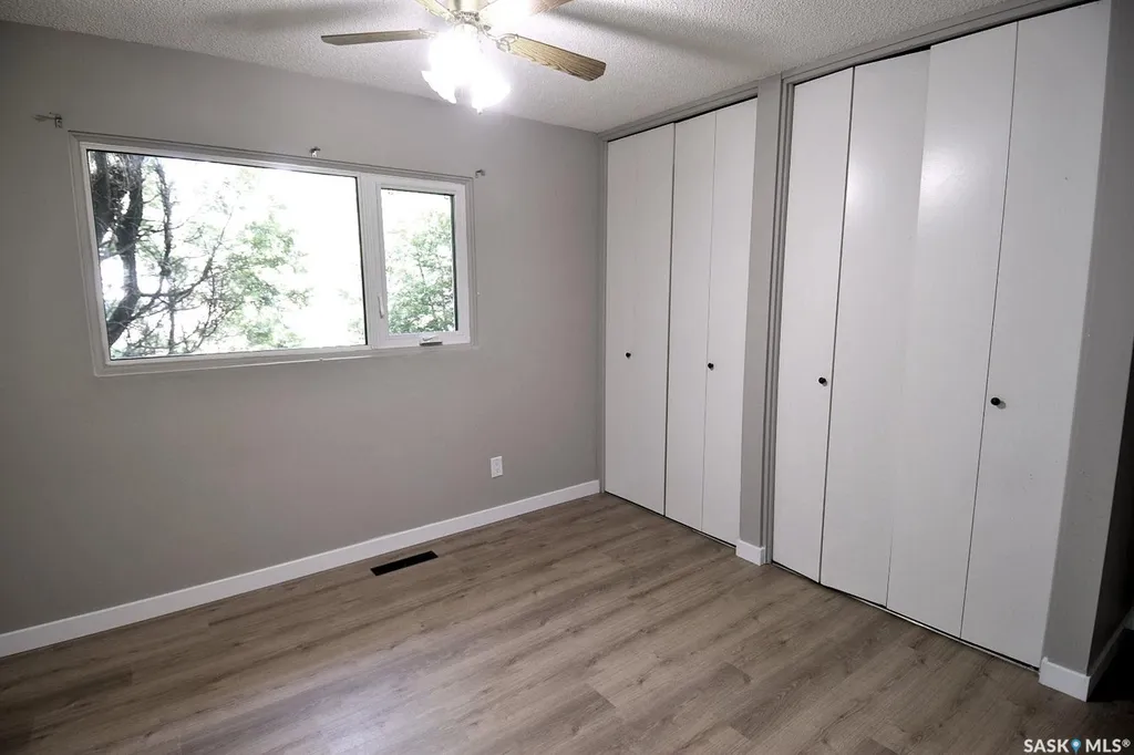 352 Carleton Drive Saskatoon SK S7H 4C1