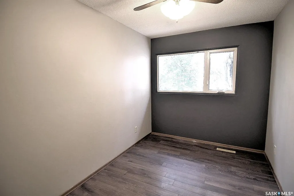 352 Carleton Drive Saskatoon SK S7H 4C1