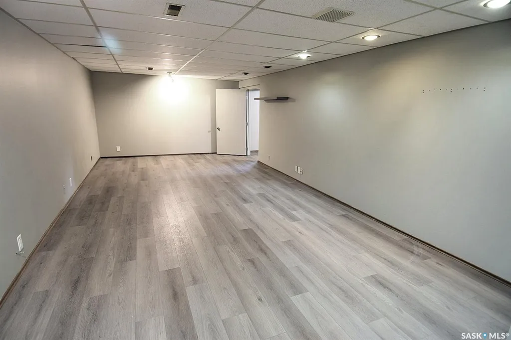 352 Carleton Drive Saskatoon SK S7H 4C1