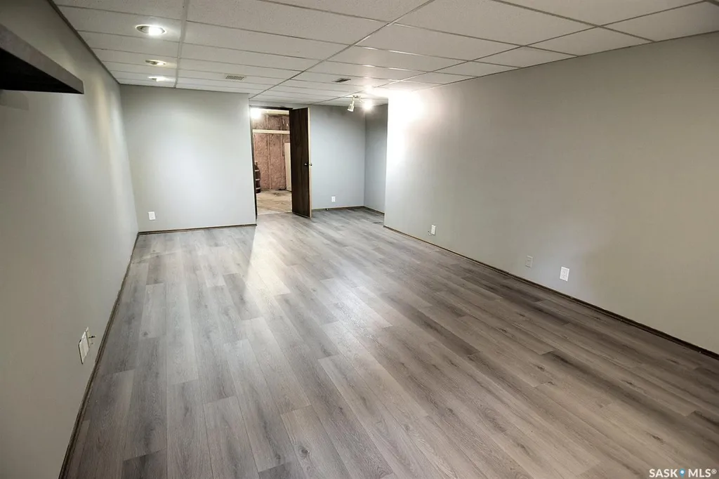 352 Carleton Drive Saskatoon SK S7H 4C1