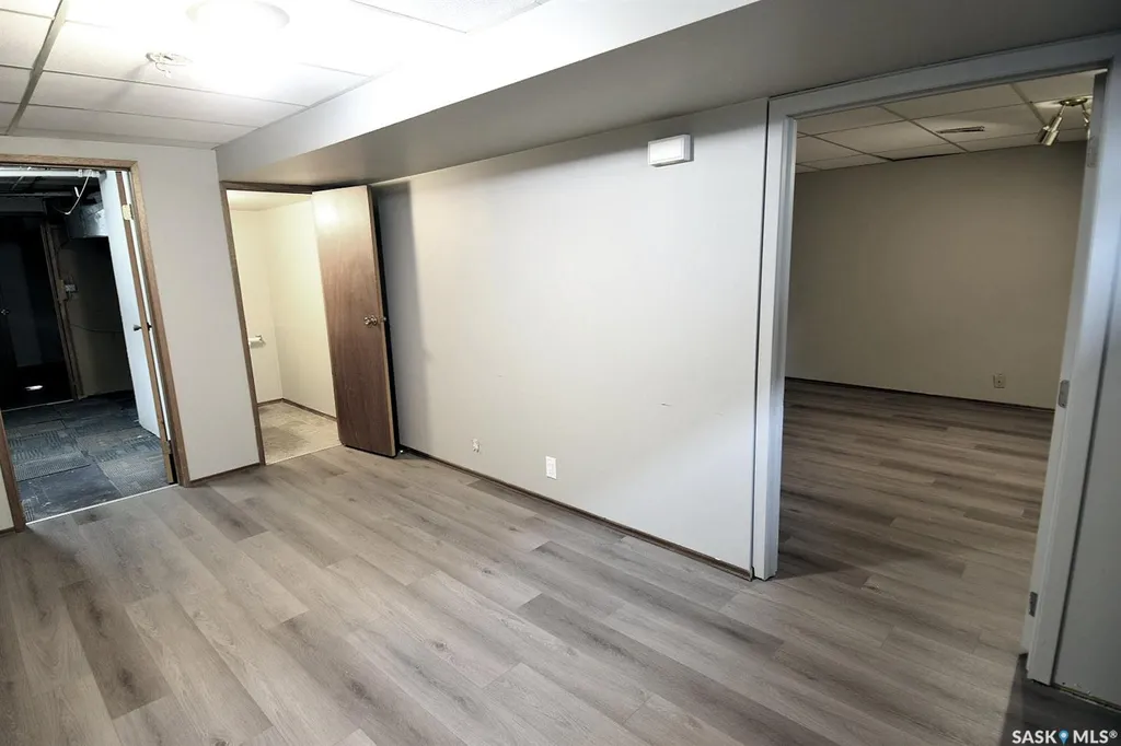352 Carleton Drive Saskatoon SK S7H 4C1