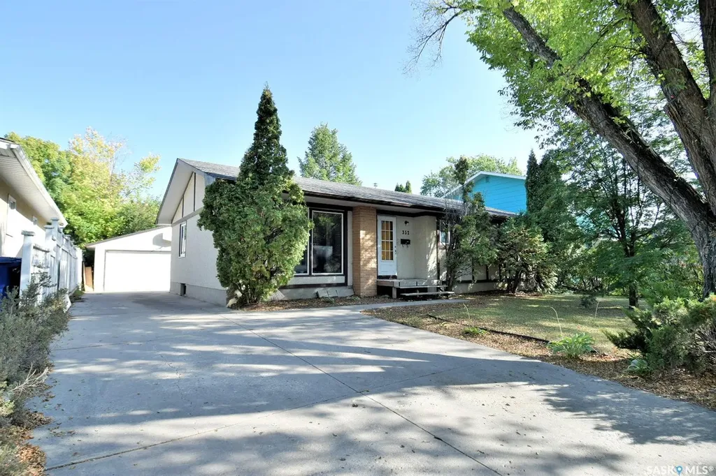 352 Carleton Drive Saskatoon SK S7H 4C1