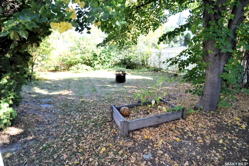 352 Carleton Drive Saskatoon SK S7H 4C1