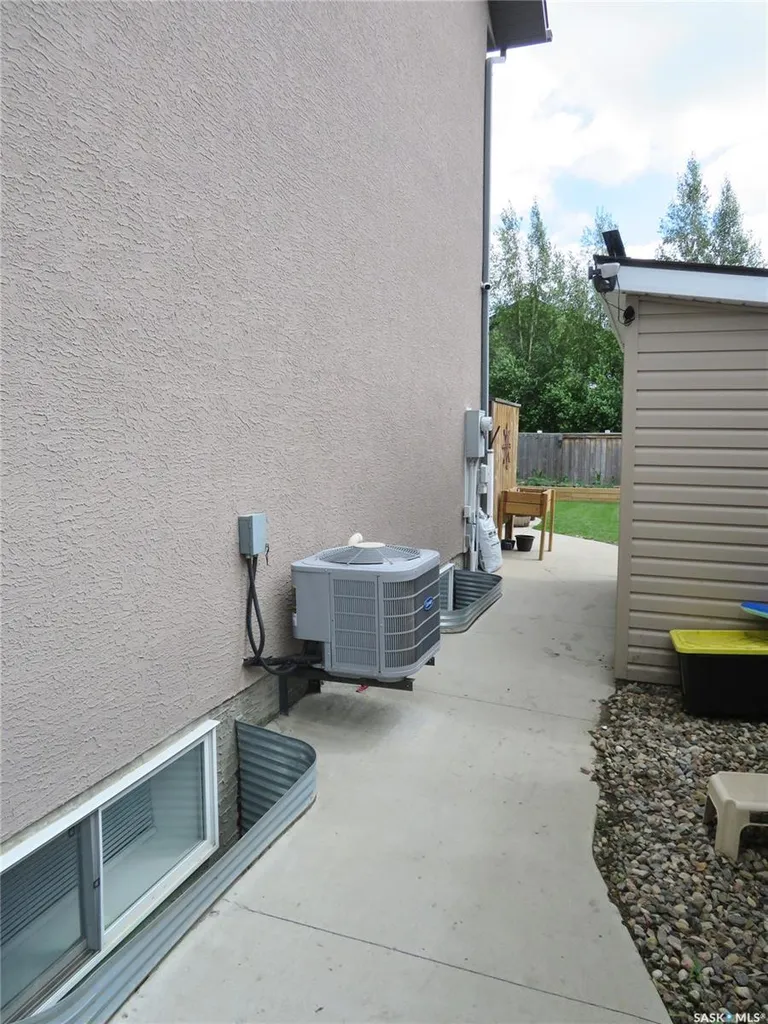 1214 Rempel Crescent Saskatoon SK S7T 0M2