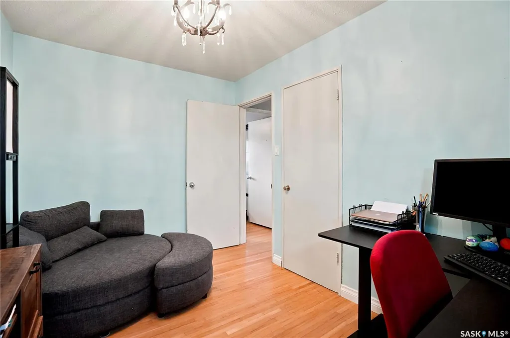 813 Horace Street Regina SK S4T 5K9