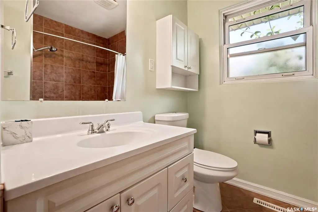 813 Horace Street Regina SK S4T 5K9