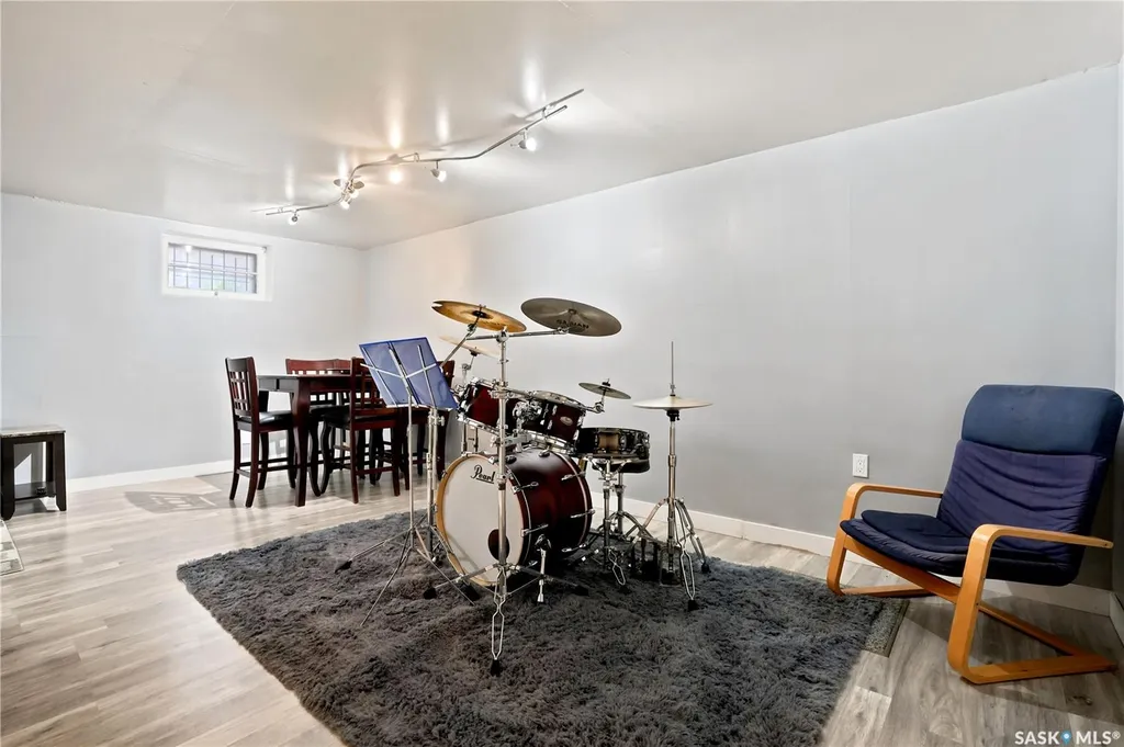 813 Horace Street Regina SK S4T 5K9