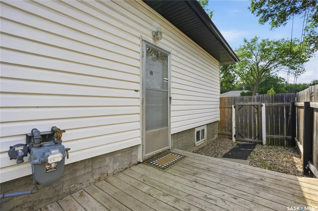 813 Horace Street Regina SK S4T 5K9