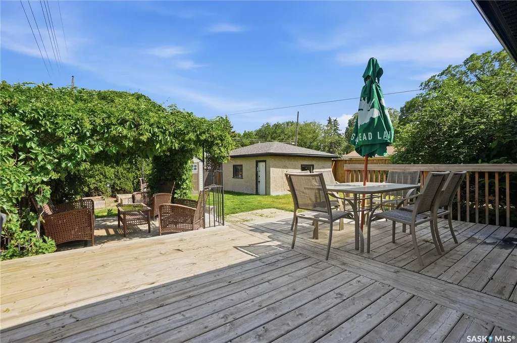 813 Horace Street Regina SK S4T 5K9