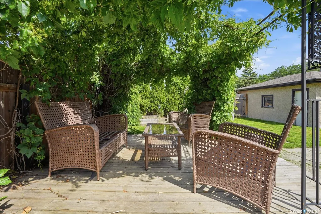 813 Horace Street Regina SK S4T 5K9