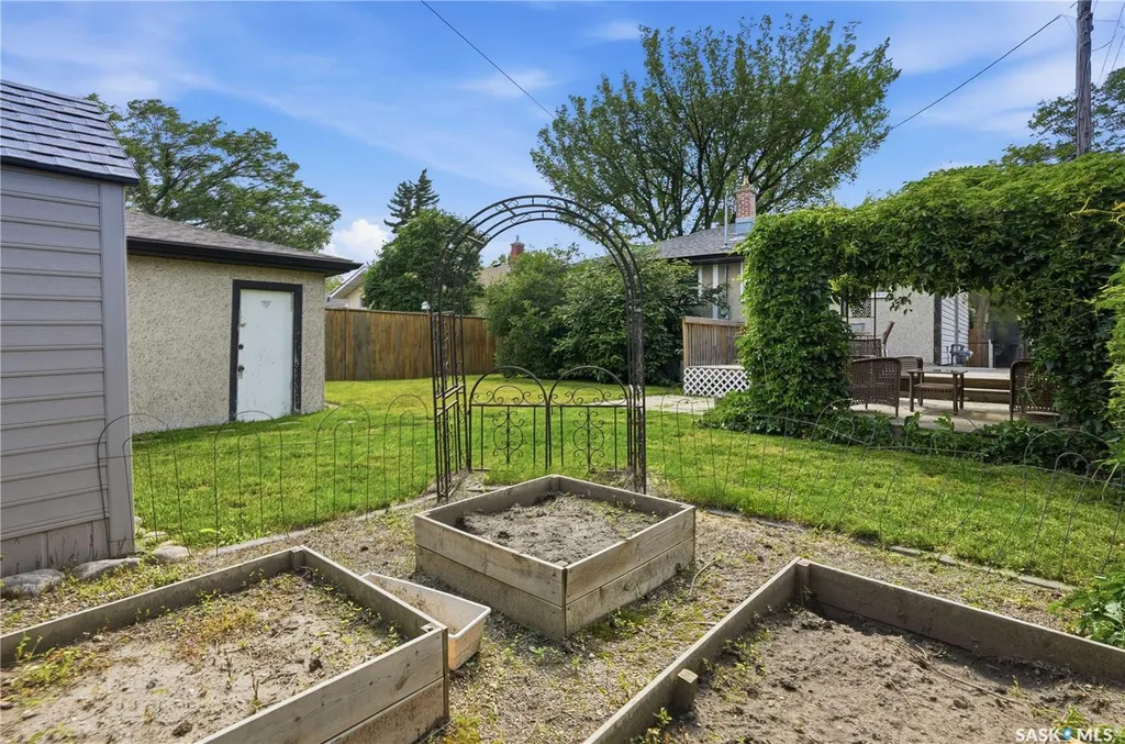 813 Horace Street Regina SK S4T 5K9
