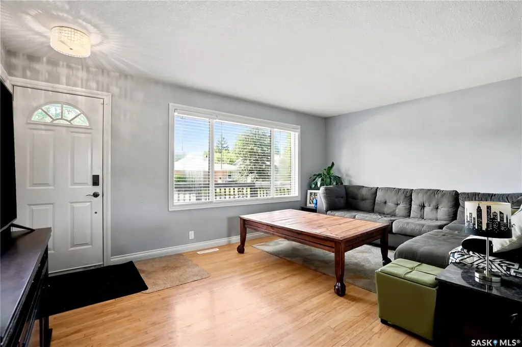 813 Horace Street Regina SK S4T 5K9
