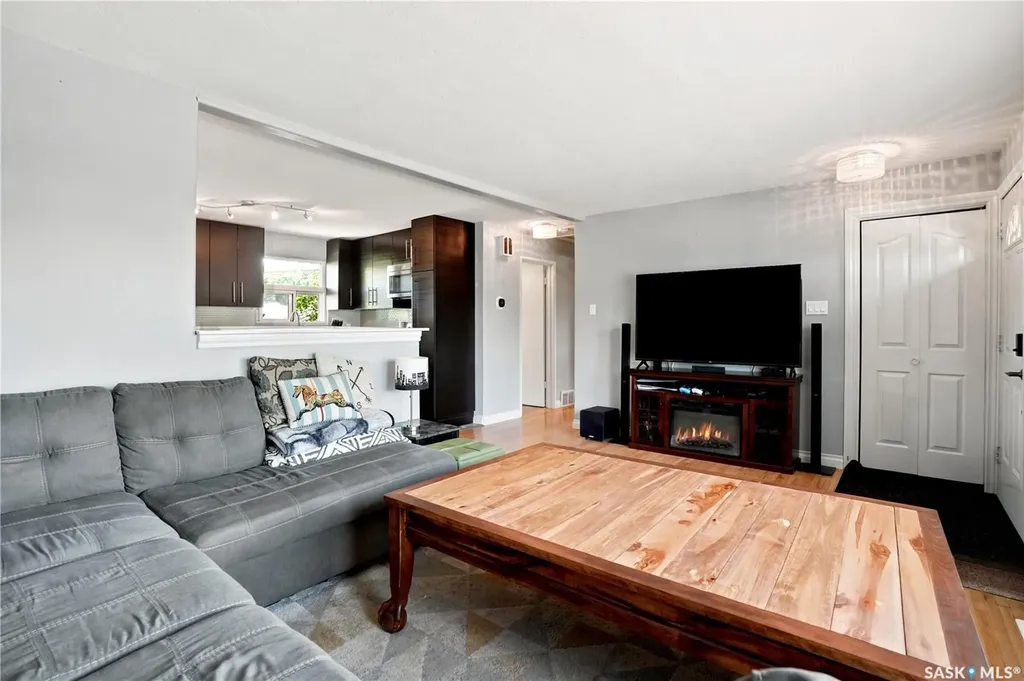 813 Horace Street Regina SK S4T 5K9