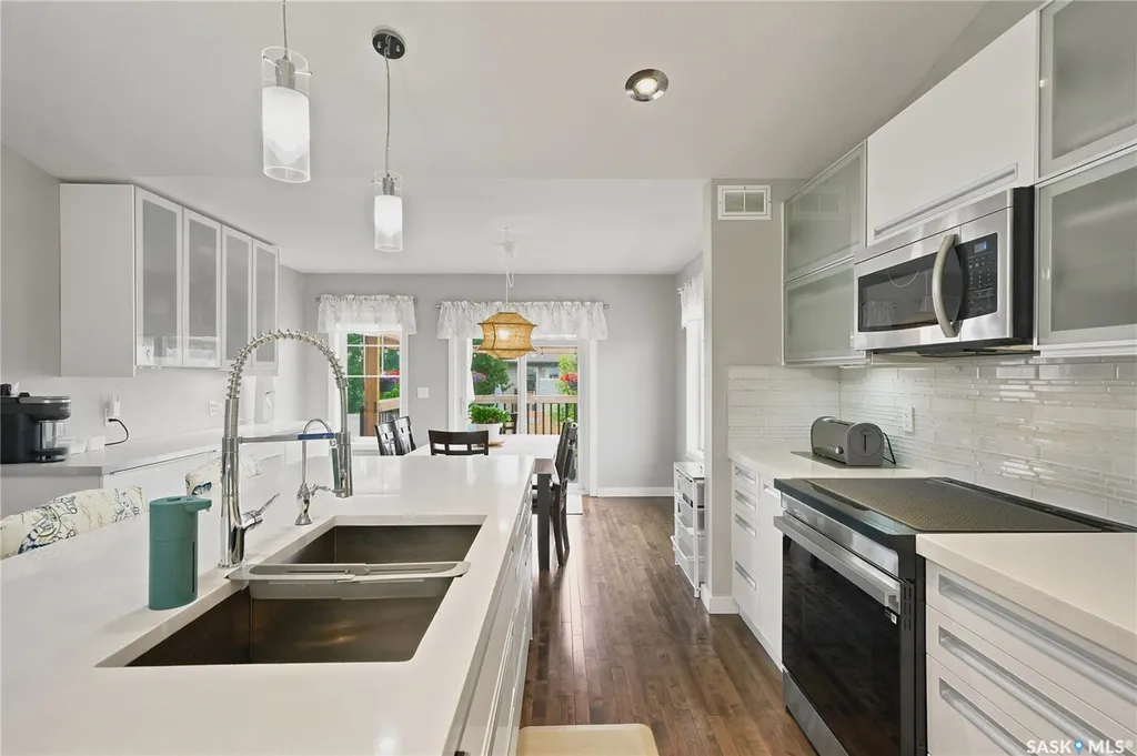 303 East Hampton Boulevard E Saskatoon SK S7R 0A5