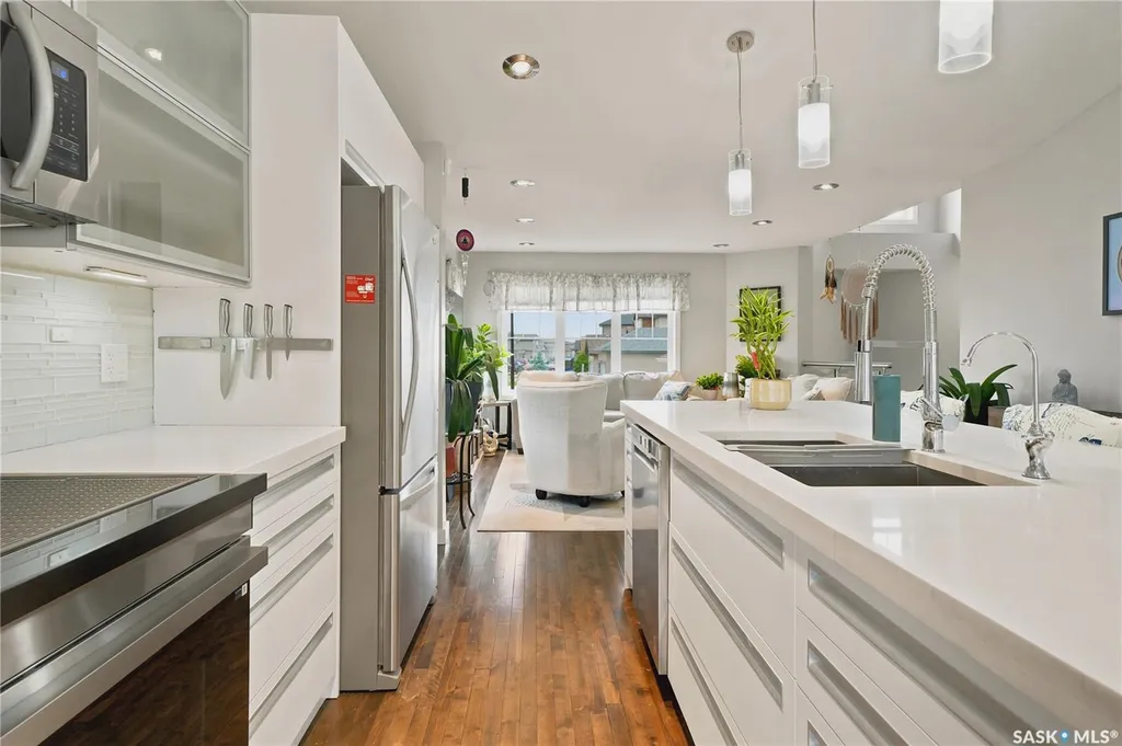 303 East Hampton Boulevard E Saskatoon SK S7R 0A5