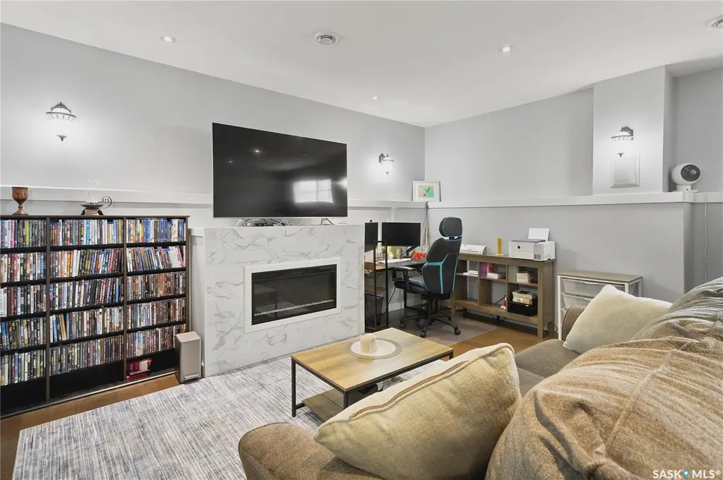 303 East Hampton Boulevard E Saskatoon SK S7R 0A5