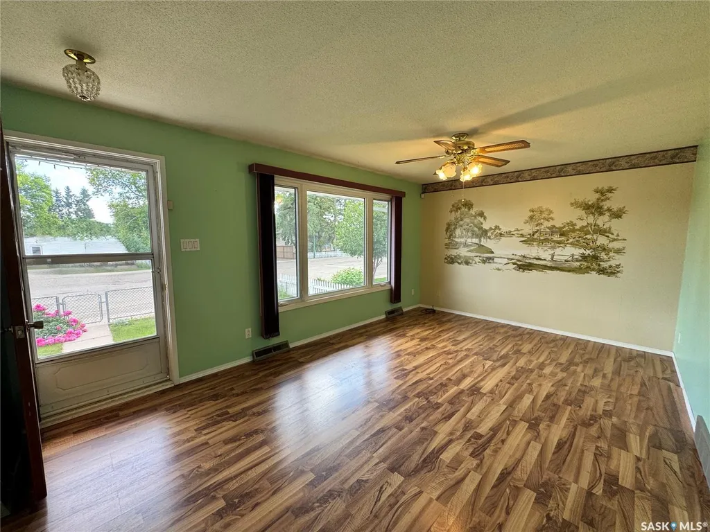 213 5th Avenue E Biggar SK S0K 0M0