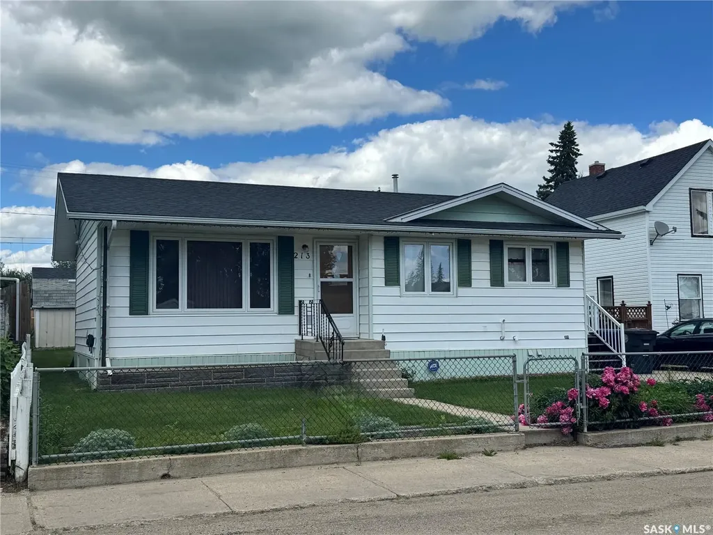 213 5th Avenue E Biggar SK S0K 0M0