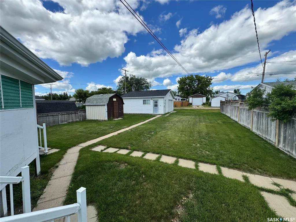 213 5th Avenue E Biggar SK S0K 0M0