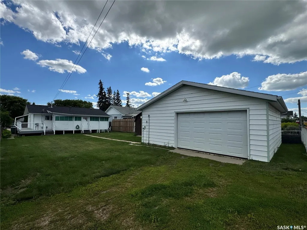 213 5th Avenue E Biggar SK S0K 0M0