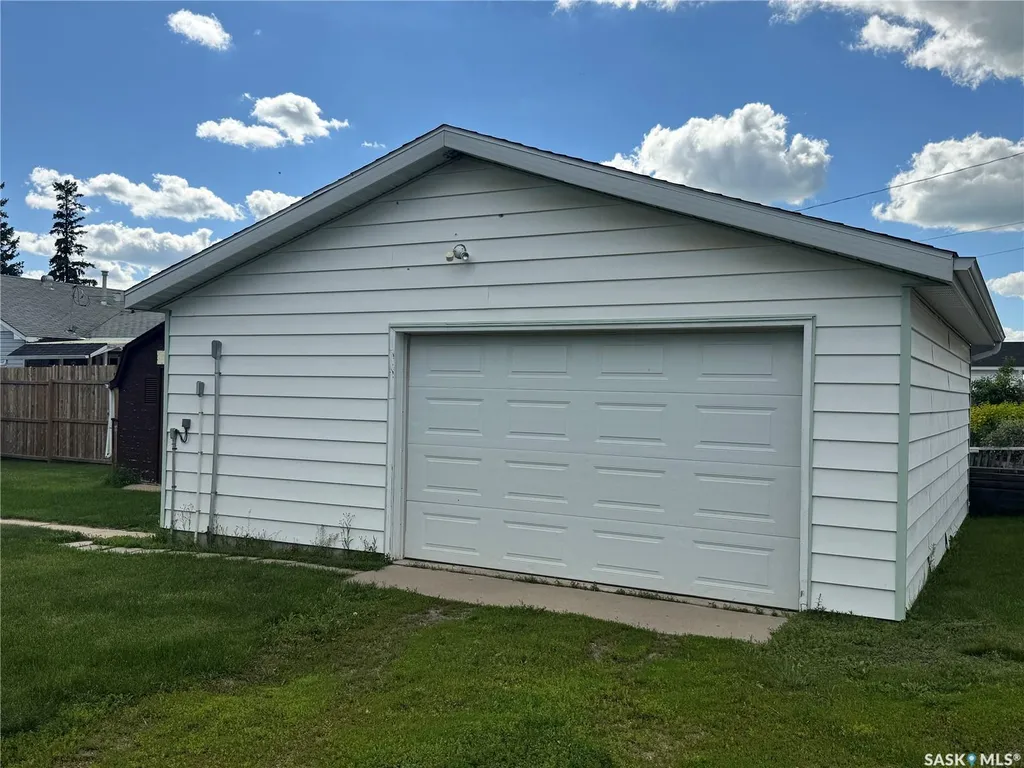 213 5th Avenue E Biggar SK S0K 0M0
