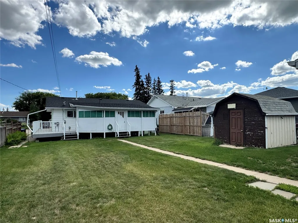 213 5th Avenue E Biggar SK S0K 0M0