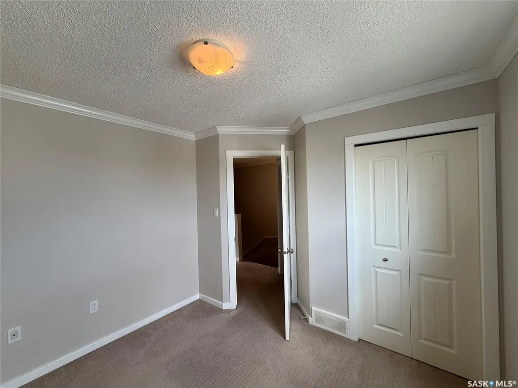 315 Hampton Circle Saskatoon SK S7R 0E9