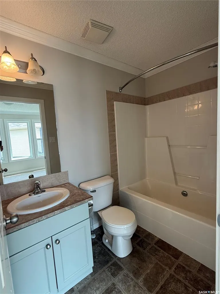 315 Hampton Circle Saskatoon SK S7R 0E9