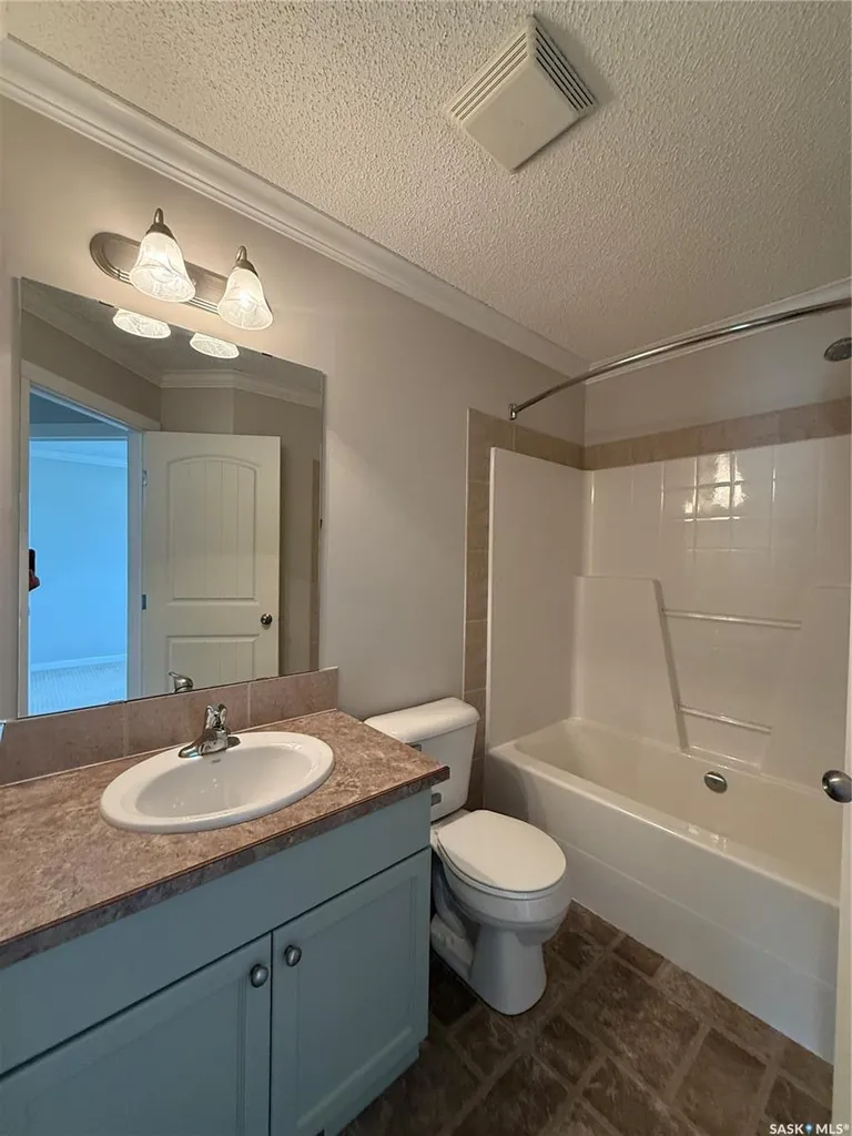 315 Hampton Circle Saskatoon SK S7R 0E9