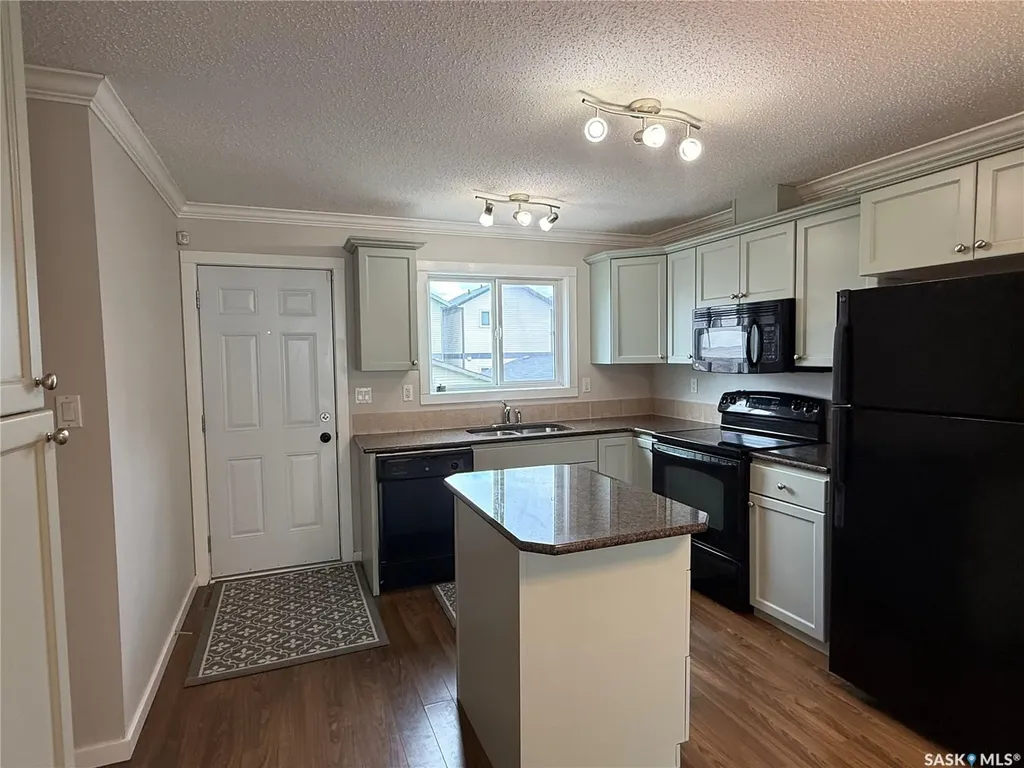 315 Hampton Circle Saskatoon SK S7R 0E9